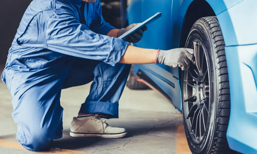 Was macht ein Kfz Mechatroniker im Job? | WorkerHero